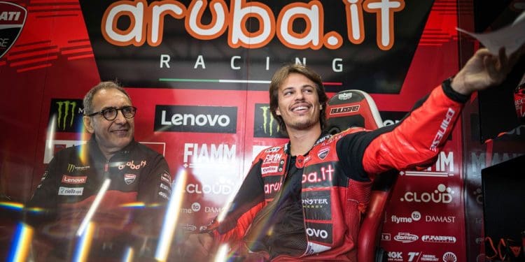 Nicolò Bulega mantém vivas as esperanças do título no WSBK, mas parte para Estoril com algumas cautelas