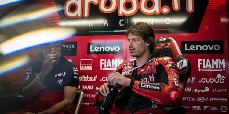 Nicolò Bulega sofreu contusão no acidente com Marc Márquez que requer ‘terapia e recuperação’