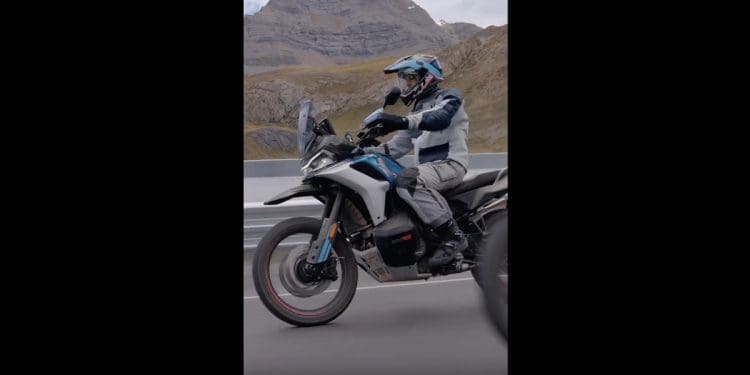 Vídeo: CFMoto revela teaser da nova 800MT-X, que está cada vez mais perto de chegar