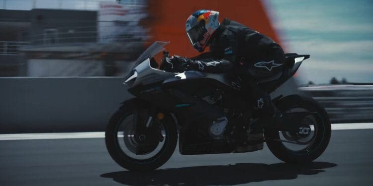 CFMoto 675SR-R: Uma revolução no segmento supersport