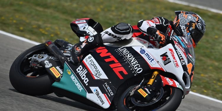 Áron Canet, vindo da Q1, brilha em Le Mans e consegue pole position em França