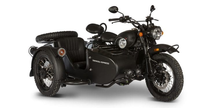 O expresso siberiano em três rodas, num sidecar elegante e retro