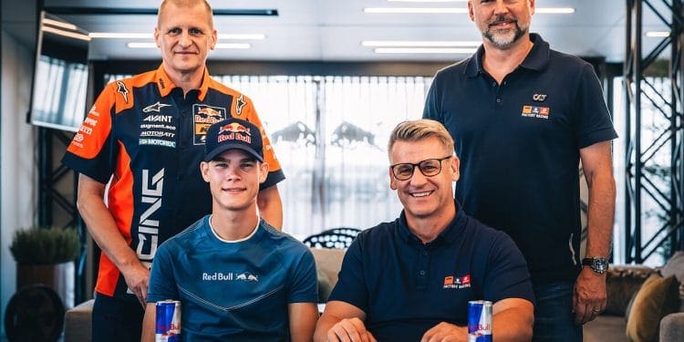 Collin Veijer dá salto para o Moto2 com a Red Bull KTM Ajo