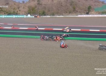 Vídeo: Caos instalado na primeira volta do GP da Indonésia