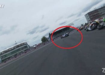 Vídeo: Raúl Fernándes derrubou Miguel Oliveira em Silverstone
