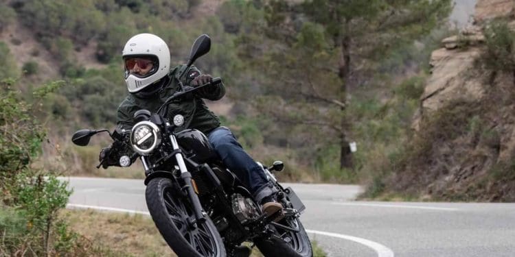 Ensaio – QJ Motor SRV 125 – espírito jovem