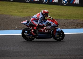 O risco compensou: Manuel González estreia-se nas vitórias no Moto2 no Japão após escolha estratégica chave