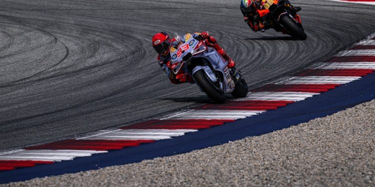 ‘Marc Márquez é um «pitbull»; esse sangue é que fez com que a transmissão se focasse nele’ – Óscar Haro