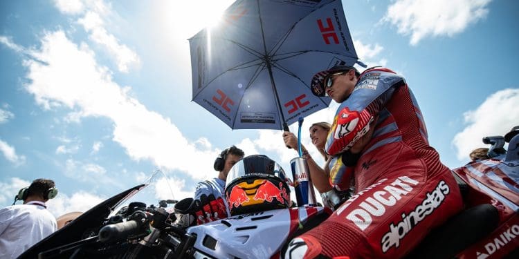 Marc Márquez começa a deixar instintos Honda de lado: ‘Passo a passo já chegou numa pista e piloto como Ducati’