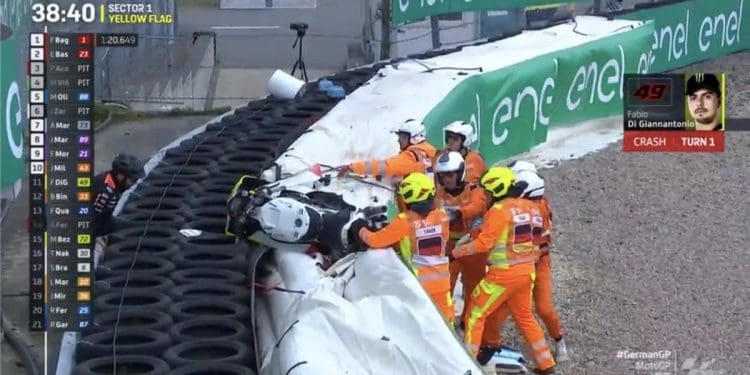 Vídeo: Queda de Fabio Di Giannatonio trouxe bandeira vermelha