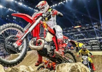 Diogo Vieira com pódio final no SuperEnduro da Hungria faz história; Billy Bolt não deu hipótese à concorrência