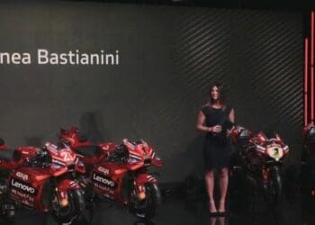 Francesco Bagnaia e a Ducati apresentam a nova moto que irá defender os títulos de MotoGP