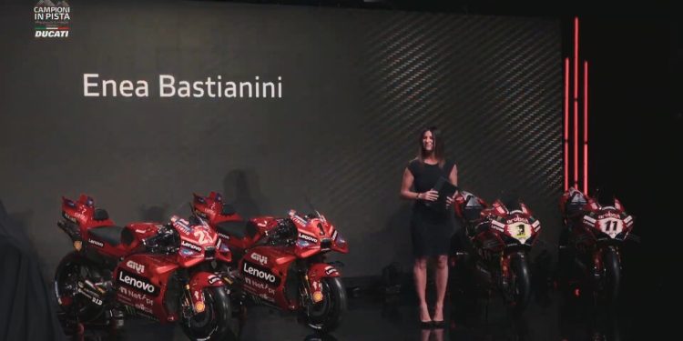 Francesco Bagnaia e a Ducati apresentam a nova moto que irá defender os títulos de MotoGP