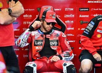 Enea Bastianini não quis esperar pela Aprilia, assinou pela GASGAS Tech3 e pode já estar… arrependido, crê Neil Hodgson: ‘Ele panicou’