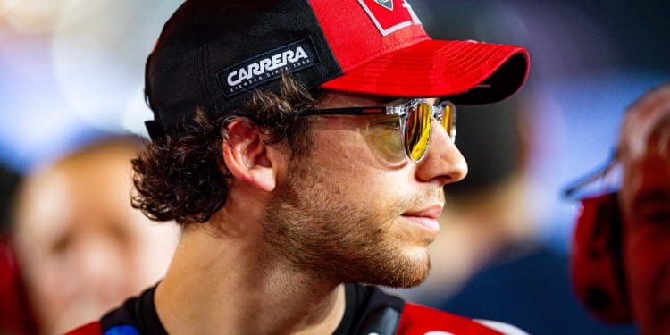 O “frenesim” dos contratos de MotoGP: O futuro de Bastianini em aberto com as conversações com a Aprilia a aquecerem, segundo o seu manager Carlo Pernat