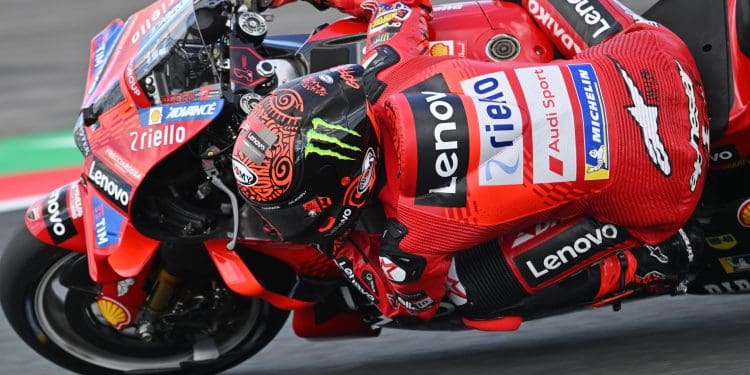 Francesco Bagnaia foi o mais rápido no FP2; Ataque de Maverick Viñales no final vale segundo tempo