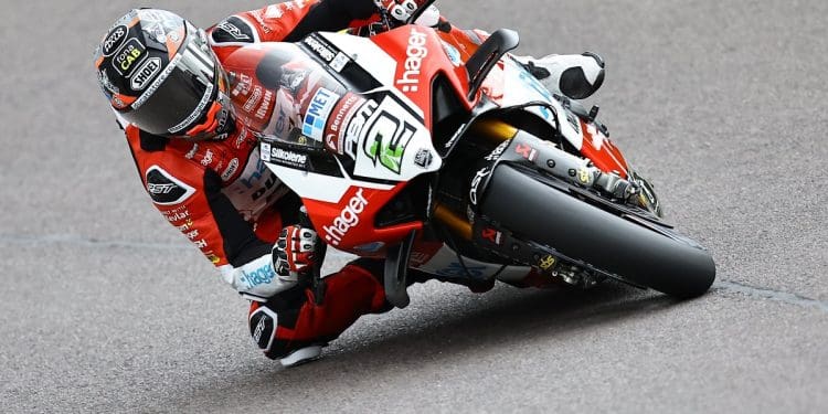 Três em três: Glenn Irwin perfeito fez o pleno no BSB em Oulton Park