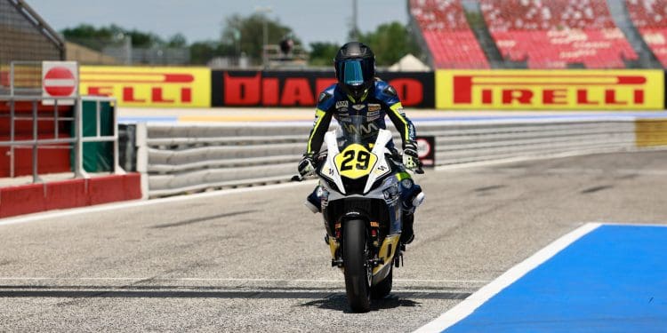 VÍDEO: Primeira corrida da história do Mundial Feminino acabou mais cedo devido a grave acidente