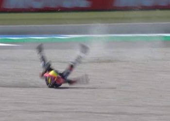 Vídeo: Aleix Espargaró sofreu acidente forte no fim da corrida Sprint