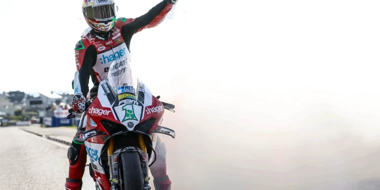 Glenn Irwin é o grande vencedor do North West 200 e tornou-se o piloto com mais vitórias nas Superbike