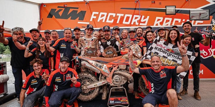 Vídeo: Recorde o Red Bull Erzbergrodeo, com a KTM 300 EXC em destaque