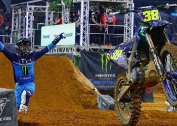 Drama e reviravoltas no AMA 250SX Este com Haiden Deegan a conquistar a primeira vitória na classe