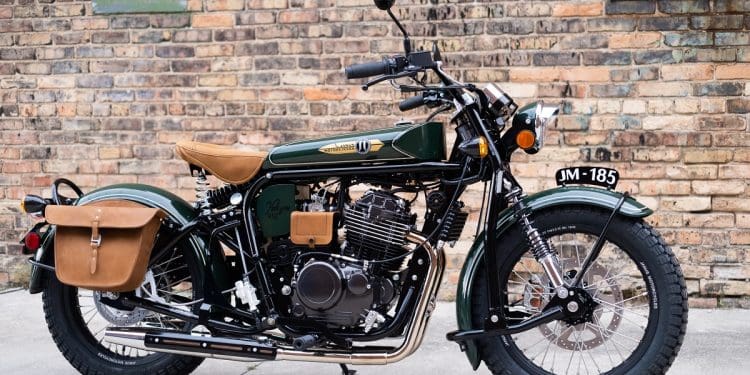 Parece centenária, mas é bem atual: a Halcyon 450