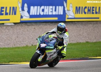 Héctor Garzó não deu hipótese na corrida 1 do MotoE, marcada por bandeira vermelha após queda de Granado e Pontone