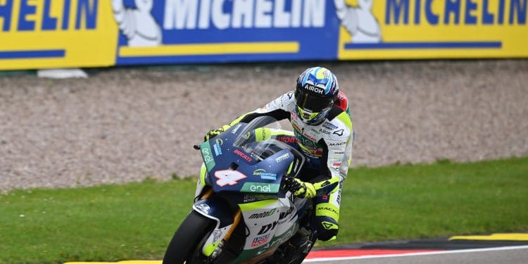 Héctor Garzó não deu hipótese na corrida 1 do MotoE, marcada por bandeira vermelha após queda de Granado e Pontone