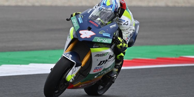 Última volta plena de drama no MotoE, com Héctor Garzó a bater Zaccone nas últimas curvas