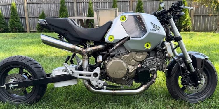 Um motor de uma Ducati Panigale numa Honda Grom? Sim, é possível e existe