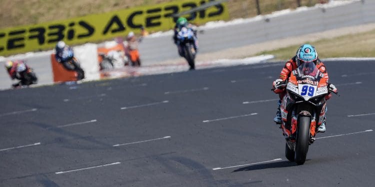 Adrián Huertas brilha com sexta vitória consecutiva no WSSP, em Most