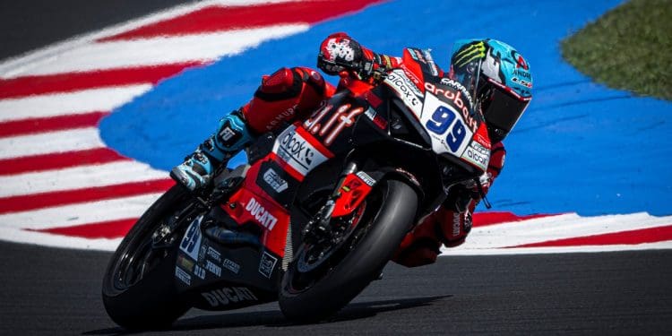 Yari Montella dominou, mas Adrián Huertas triunfou no final da corrida 1 do WSSP em Misano