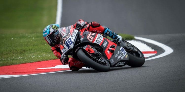 Adrián Huertas dominou corrida 1 do WSSP em Donington Park