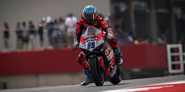 Adrián Huertas dominou e parte da pole position do WSSP em Magny-Cours com volta recorde