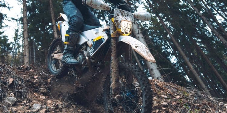 Husqvarna FE 501: A rainha das motos de Enduro recebe melhorias para 2025