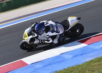 Mais um acidente forte no WorldWCR; Jessica Howden transportada ao hospital