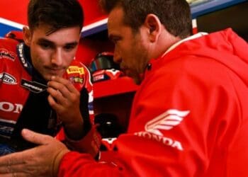 Iker Lecuona «dá murro na mesa»: ‘É o meu terceiro ano na Honda e, para já, não sinto uma grande melhoria; Nada funciona bem na moto’