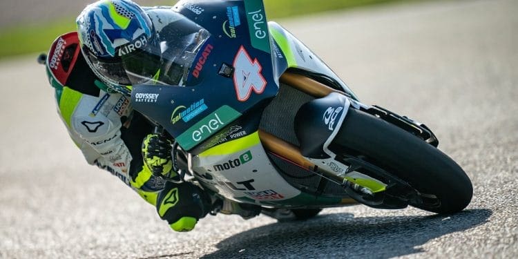 Drama no fim e vitória de Héctor Garzó na corrida 2 do MotoE na Áustria