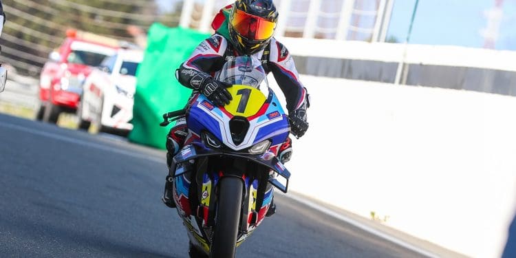 Em casa mando eu! Ivo Lopes vence corrida 1 do ESBK no Estoril