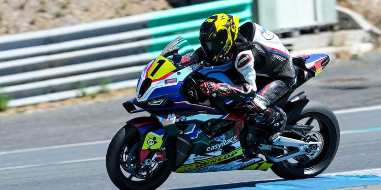 Borja Gómez vence corrida 2 do ESBK no Estoril, onde Ivo Lopes foi quinto, afetado por diversos problemas técnicos na moto