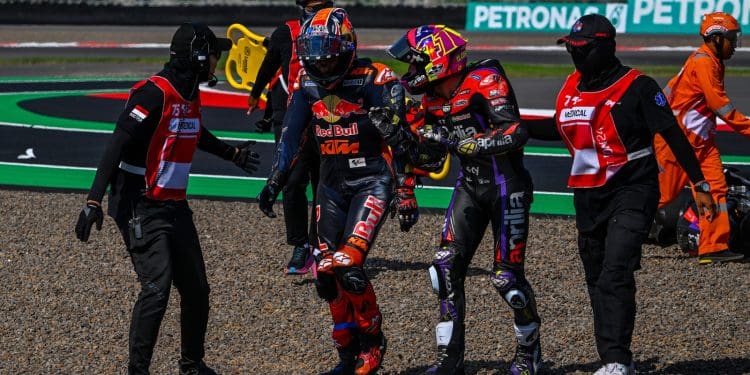 Aleix Espargaró não estranhou demora na limpeza de pista em Mandalika após queda: ‘É um sítio complicado e é fácil cair ali’