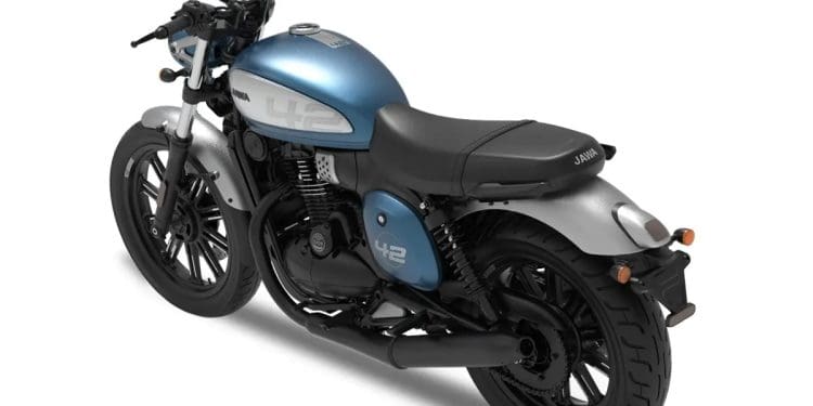 Nova e retro, eis a Jawa 42 FJ… com uma homenagem especial