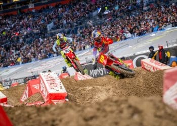Jett Lawrence venceu em Denver, após bater irmão e está a apenas cinco pontos do título da AMA 450SX: ‘Esses pontos extra…’