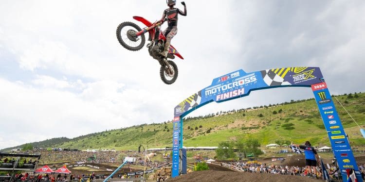 Jett Lawrence «à caça» do primeiro lugar no AMA 450MX: Oito corridas, cinco vitórias