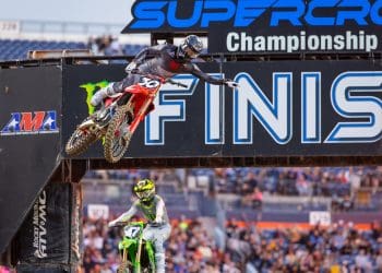 Até ao fim! Jo Shimoda não deu hipóteses no AMA Supercross 250 em Denver; Campeão será decidido na última ronda