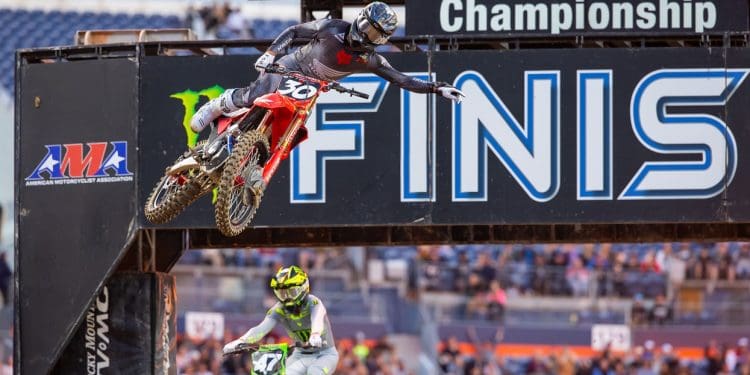 Até ao fim! Jo Shimoda não deu hipóteses no AMA Supercross 250 em Denver; Campeão será decidido na última ronda