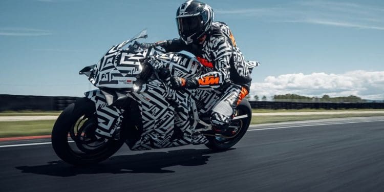 KTM vai ter mais uma bomba em produção no próximo ano: 990RC R