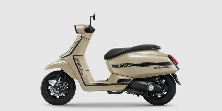 Nova Lambretta X300 SR: charme italiano com design clássico