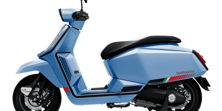 Lambretta X125: Uma escolha elegante e ágil para a mobilidade urbana